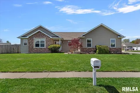 835 Lost Tree Dr, Sherman, IL 62684