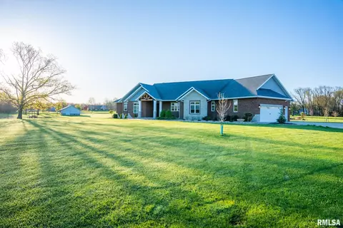 Exterior - 1611 E Baseline Rd, Centralia, IL 62801 photo 9 of 15