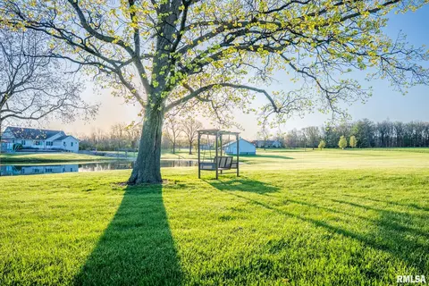 Exterior - 1611 E Baseline Rd, Centralia, IL 62801 photo 6 of 15