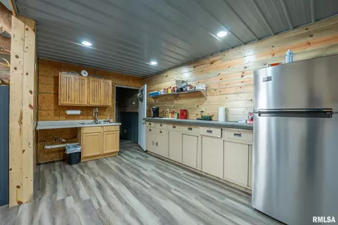 Kitchen - 1611 E Baseline Rd, Centralia, IL 62801 photo 2 of 4