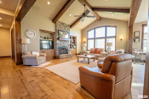 Living - 1611 E Baseline Rd, Centralia, IL 62801 photo 2 of 2