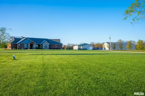 Exterior - 1611 E Baseline Rd, Centralia, IL 62801 photo 7 of 15