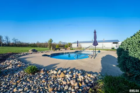 Exterior - 1611 E Baseline Rd, Centralia, IL 62801 photo 11 of 15
