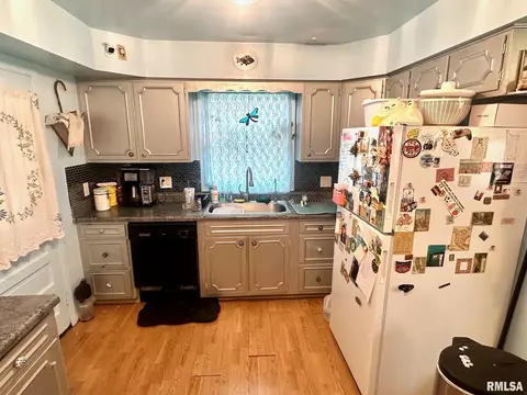 Kitchen - 1038 W Maple Ave, Springfield, IL 62704 photo 1 of 3