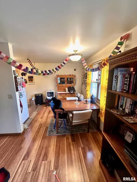 Dining - 1038 W Maple Ave, Springfield, IL 62704 photo 2 of 2