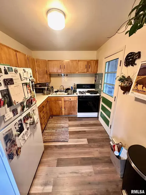 Kitchen - 1038 W Maple Ave, Springfield, IL 62704 photo 3 of 3