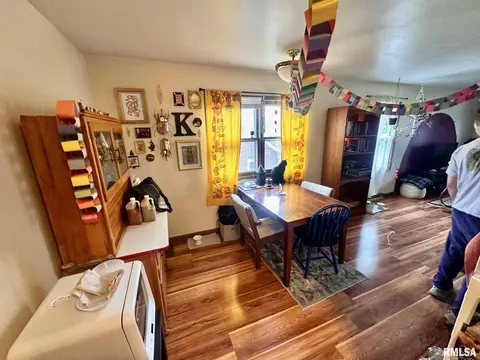 Dining - 1038 W Maple Ave, Springfield, IL 62704 photo 1 of 2