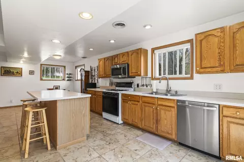 310 W Main St, Tallula, IL 62688 photo 8