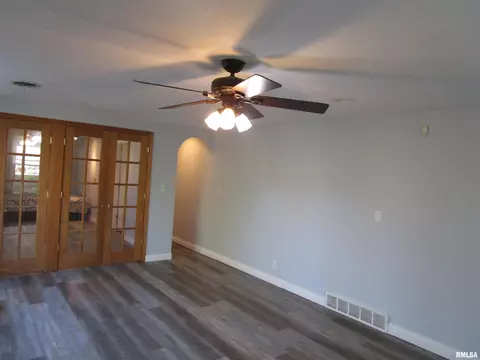 Living - 55 Palomino Rd, Springfield, IL 62702 photo 6 of 7