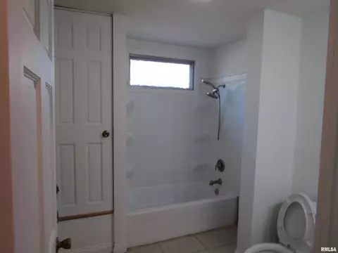 Bath - 55 Palomino Rd, Springfield, IL 62702 photo 6 of 8