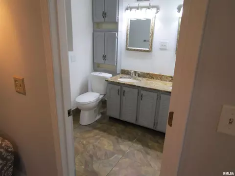 Bath - 55 Palomino Rd, Springfield, IL 62702 photo 5 of 8