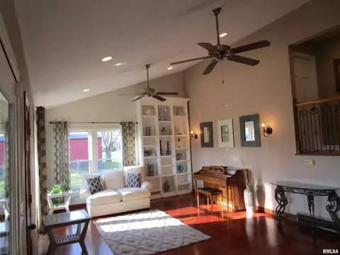 Living - 55 Palomino Rd, Springfield, IL 62702 photo 2 of 7