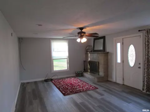 Living - 55 Palomino Rd, Springfield, IL 62702 photo 4 of 7
