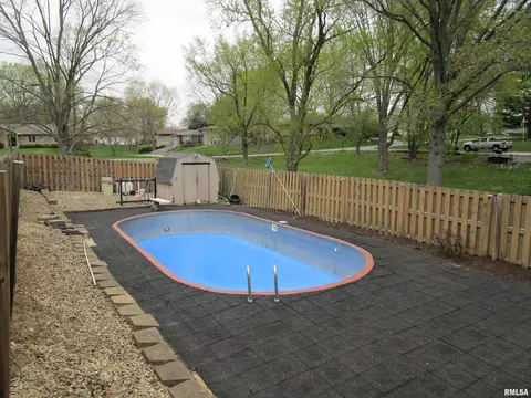 Exterior - 55 Palomino Rd, Springfield, IL 62702 photo 3 of 13