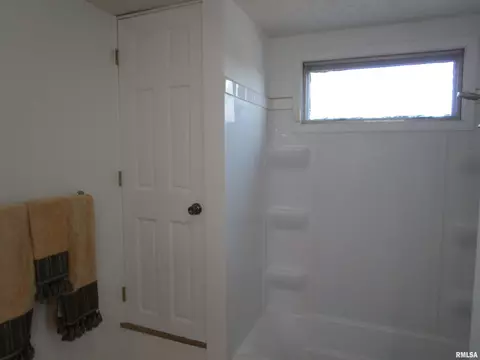 Bath - 55 Palomino Rd, Springfield, IL 62702 photo 7 of 8
