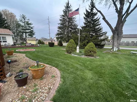 Exterior - 22 Red Oak Ln, Springfield, IL 62712 photo 4 of 4