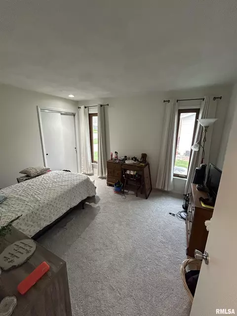 Bedroom - 22 Red Oak Ln, Springfield, IL 62712 photo 2 of 3