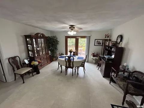 Dining - 22 Red Oak Ln, Springfield, IL 62712 photo 1 of 1
