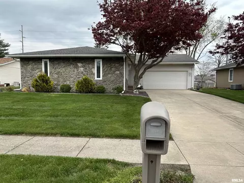 Exterior - 22 Red Oak Ln, Springfield, IL 62712 photo 2 of 4