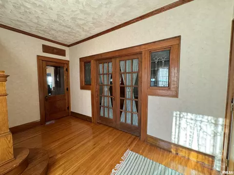 Entry Way - 323 E Cortland St, Avon, IL 61415 photo 2 of 7