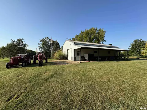 Exterior - 323 E Cortland St, Avon, IL 61415 photo 12 of 20