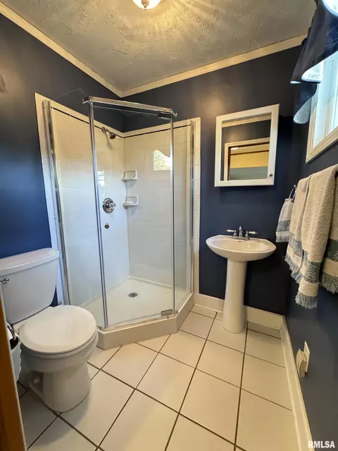 Bath - 323 E Cortland St, Avon, IL 61415 photo 1 of 3