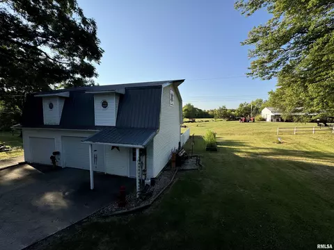 Exterior - 323 E Cortland St, Avon, IL 61415 photo 8 of 20