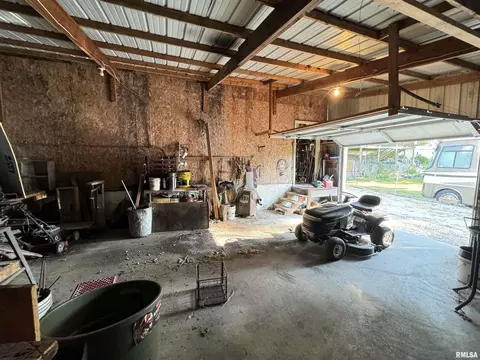 Exterior - 323 E Cortland St, Avon, IL 61415 photo 19 of 20