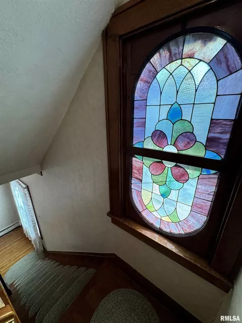 Entry Way - 323 E Cortland St, Avon, IL 61415 photo 5 of 7