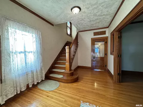 Entry Way - 323 E Cortland St, Avon, IL 61415 photo 1 of 7
