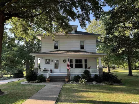 323 E Cortland St, Avon, IL 61415