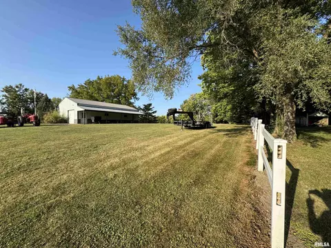 Exterior - 323 E Cortland St, Avon, IL 61415 photo 14 of 20