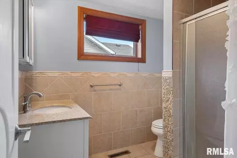 Bath - 4325 S 3rd St, Springfield, IL 62703 photo 1 of 7