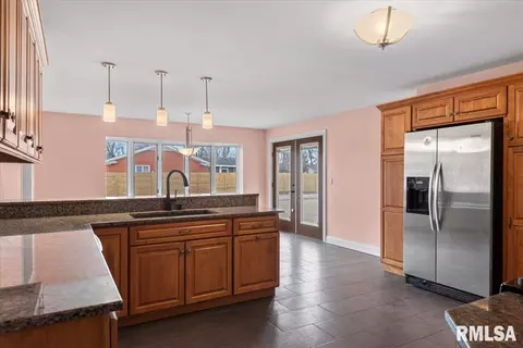 Kitchen - 4325 S 3rd St, Springfield, IL 62703 photo 5 of 7