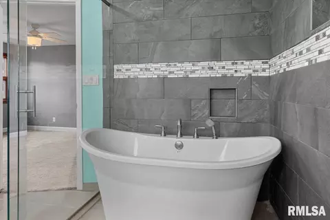 Bath - 4325 S 3rd St, Springfield, IL 62703 photo 6 of 7