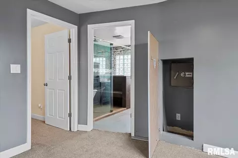 Entry Way - 4325 S 3rd St, Springfield, IL 62703 photo 6 of 6