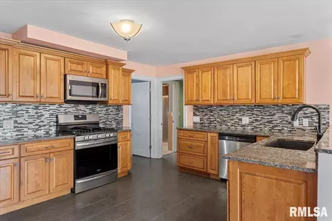 Kitchen - 4325 S 3rd St, Springfield, IL 62703 photo 3 of 7