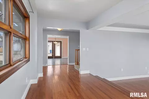 Entry Way - 4325 S 3rd St, Springfield, IL 62703 photo 4 of 6
