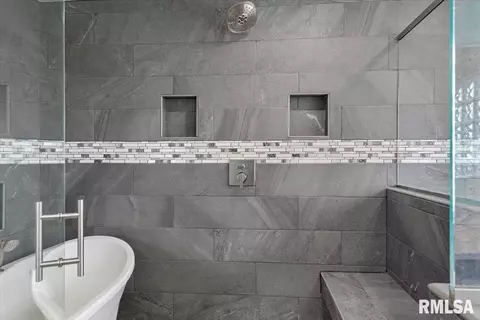Bath - 4325 S 3rd St, Springfield, IL 62703 photo 5 of 7
