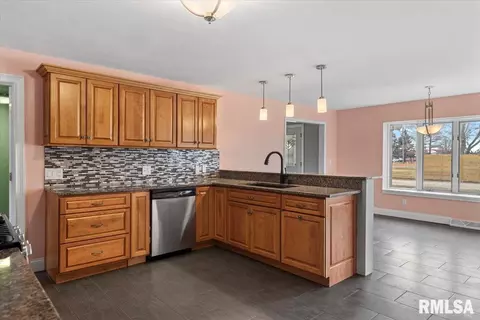 Kitchen - 4325 S 3rd St, Springfield, IL 62703 photo 4 of 7