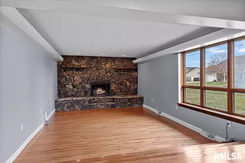 Living - 4325 S 3rd St, Springfield, IL 62703 photo 1 of 4