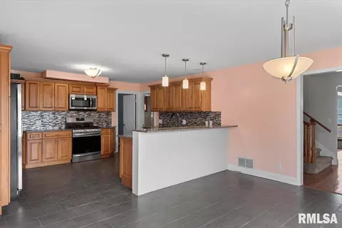 Kitchen - 4325 S 3rd St, Springfield, IL 62703 photo 2 of 7