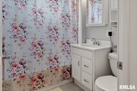 Bath - 1932 S State St, Springfield, IL 62704 photo 1 of 1