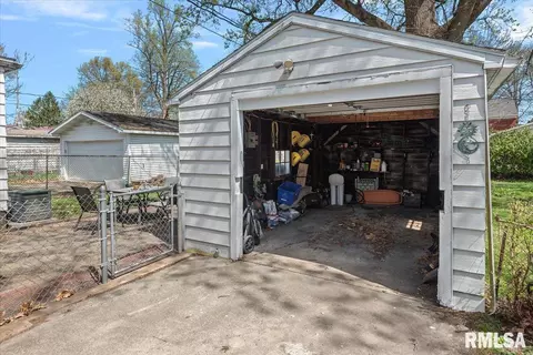 Exterior - 1932 S State St, Springfield, IL 62704 photo 3 of 3