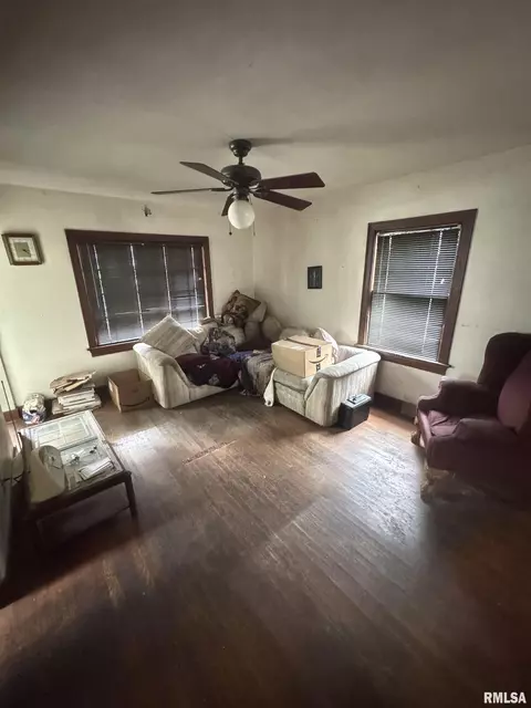 2329 S 8th St, Springfield, IL 62703 photo 4