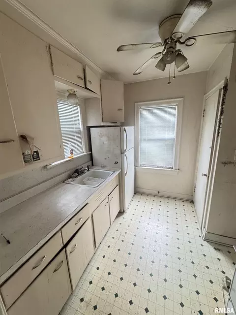 2329 S 8th St, Springfield, IL 62703 photo 5