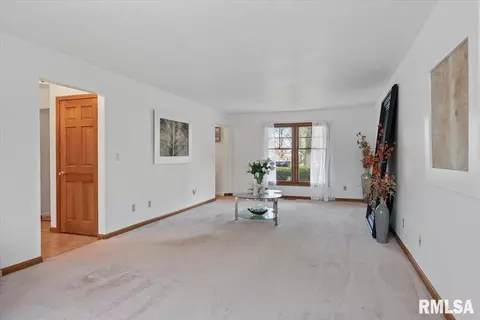 505 Tecumseh Trl, Springfield, IL 62711 photo 8