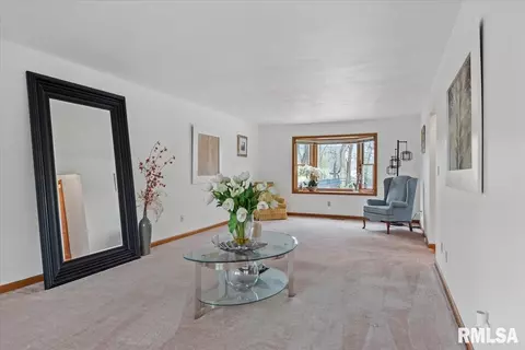 505 Tecumseh Trl, Springfield, IL 62711 photo 5