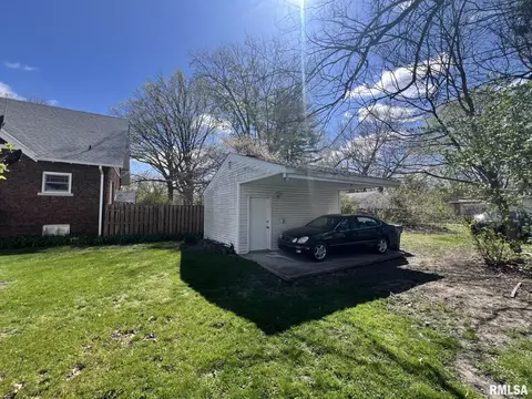 1112 E North Grand Ave, Springfield, IL 62702 photo 7