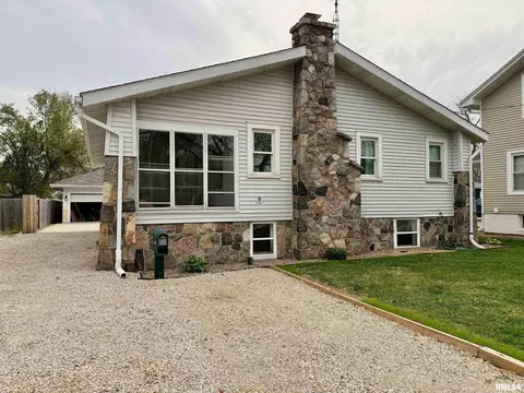 549 S Washington St, Taylorville, IL 62568